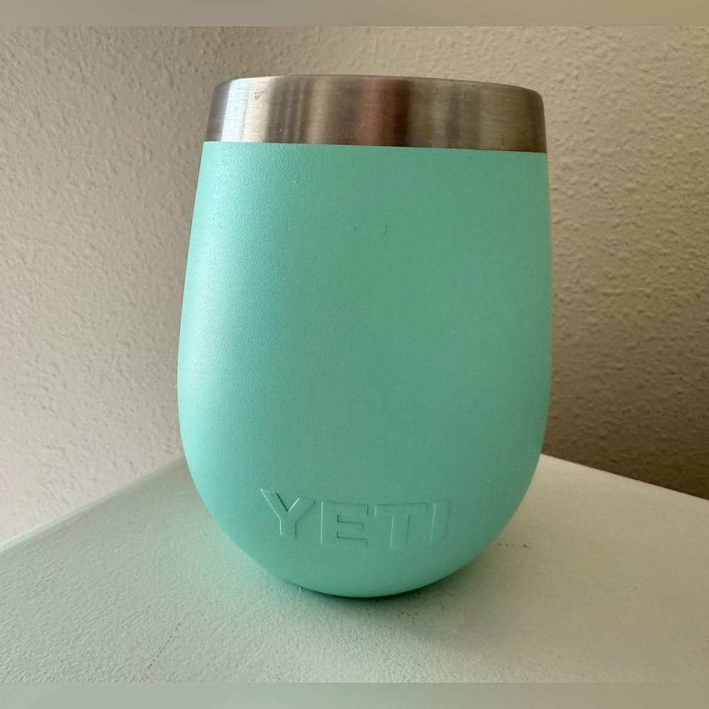 YETI Rambler 10 oz Wine Tumbler Vacuum Insulated Stainless Steel Seafoam - Picture 2 of 6